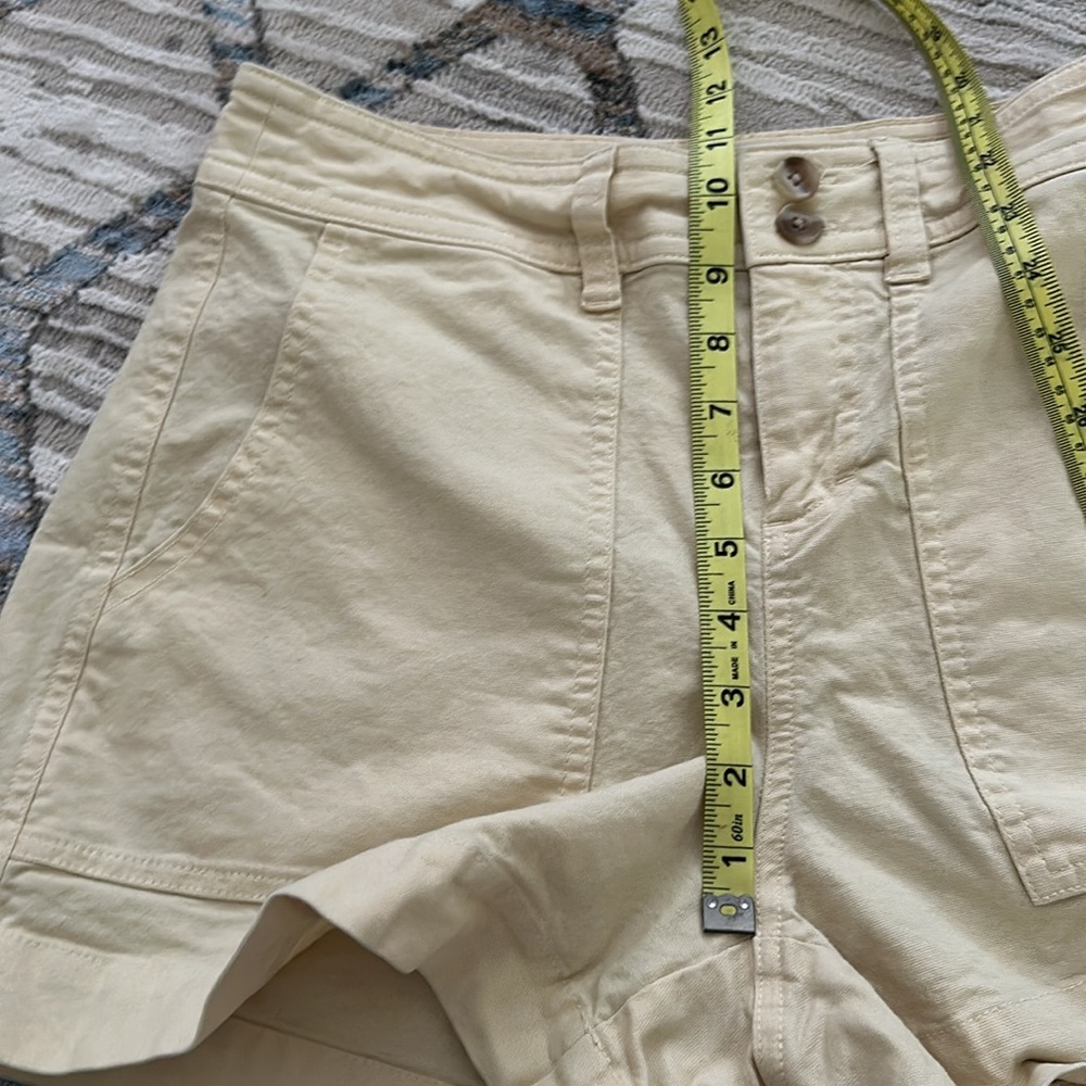 A new day • high waisted yellow shorts - Picture 6 of 8